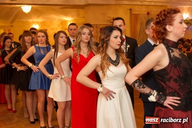 Zdjęcie w galerii na portalu naszraciborz.pl: Bal maturalny raciborskiego Ekonomika w Rogożanach FOTO i WIDEO wiadomości z regionu