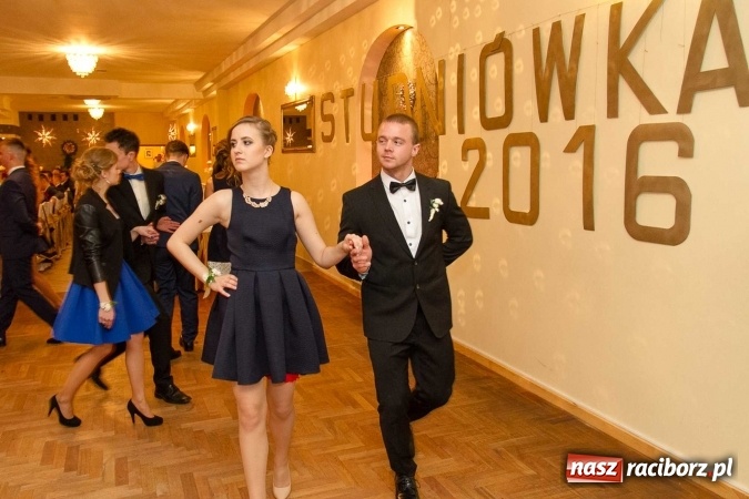 Zdjęcie w galerii na portalu naszraciborz.pl: Bal maturalny raciborskiego Ekonomika w Rogożanach FOTO i WIDEO wiadomości z regionu