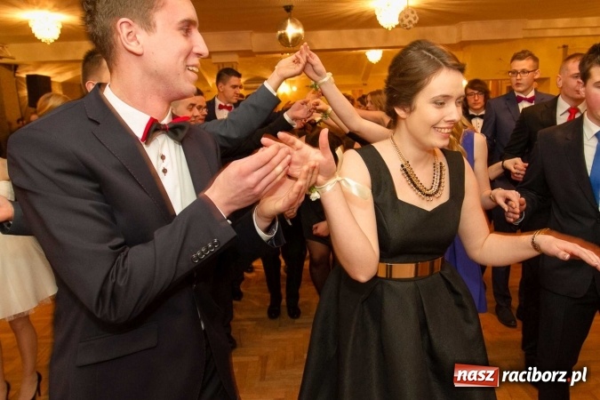 Zdjęcie w galerii na portalu naszraciborz.pl: Bal maturalny raciborskiego Ekonomika w Rogożanach FOTO i WIDEO wiadomości z regionu