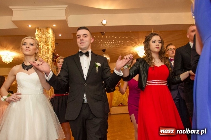 Zdjęcie w galerii na portalu naszraciborz.pl: Bal maturalny raciborskiego Ekonomika w Rogożanach FOTO i WIDEO wiadomości z regionu