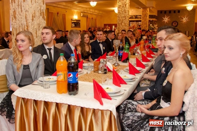Zdjęcie w galerii na portalu naszraciborz.pl: Bal maturalny raciborskiego Ekonomika w Rogożanach FOTO i WIDEO wiadomości z regionu