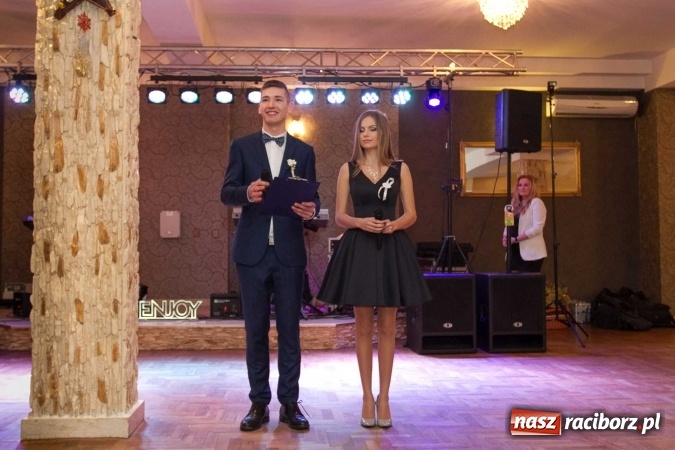 Zdjęcie w galerii na portalu naszraciborz.pl: Bal maturalny raciborskiego Ekonomika w Rogożanach FOTO i WIDEO wiadomości z regionu
