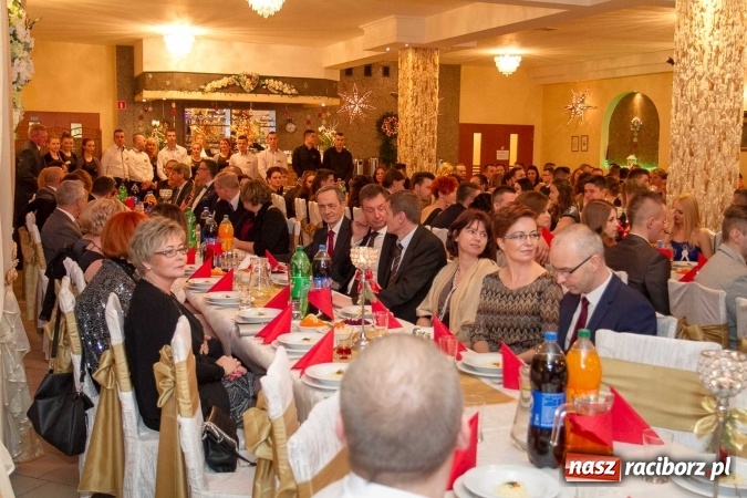Zdjęcie w galerii na portalu naszraciborz.pl: Bal maturalny raciborskiego Ekonomika w Rogożanach FOTO i WIDEO wiadomości z regionu