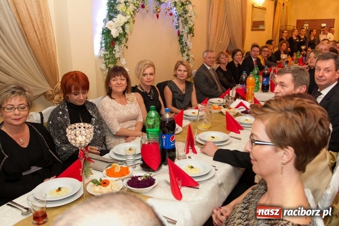 Zdjęcie w galerii na portalu naszraciborz.pl: Bal maturalny raciborskiego Ekonomika w Rogożanach FOTO i WIDEO wiadomości z regionu