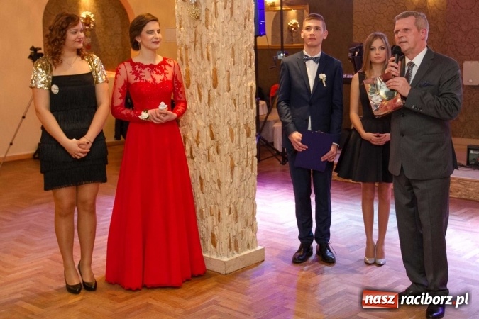 Zdjęcie w galerii na portalu naszraciborz.pl: Bal maturalny raciborskiego Ekonomika w Rogożanach FOTO i WIDEO wiadomości z regionu