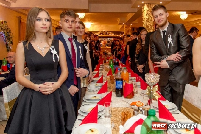 Zdjęcie w galerii na portalu naszraciborz.pl: Bal maturalny raciborskiego Ekonomika w Rogożanach FOTO i WIDEO wiadomości z regionu