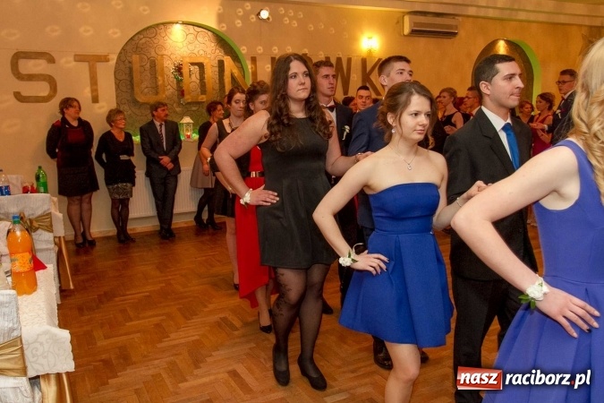 Zdjęcie w galerii na portalu naszraciborz.pl: Bal maturalny raciborskiego Ekonomika w Rogożanach FOTO i WIDEO wiadomości z regionu