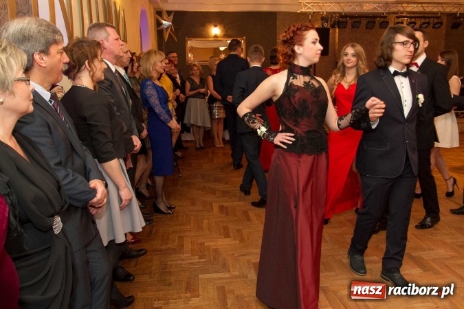 Zdjęcie w galerii na portalu naszraciborz.pl: Bal maturalny raciborskiego Ekonomika w Rogożanach FOTO i WIDEO wiadomości z regionu