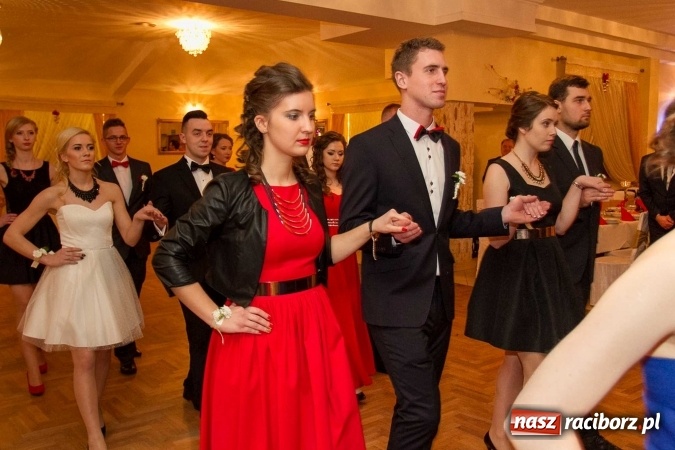 Zdjęcie w galerii na portalu naszraciborz.pl: Bal maturalny raciborskiego Ekonomika w Rogożanach FOTO i WIDEO wiadomości z regionu
