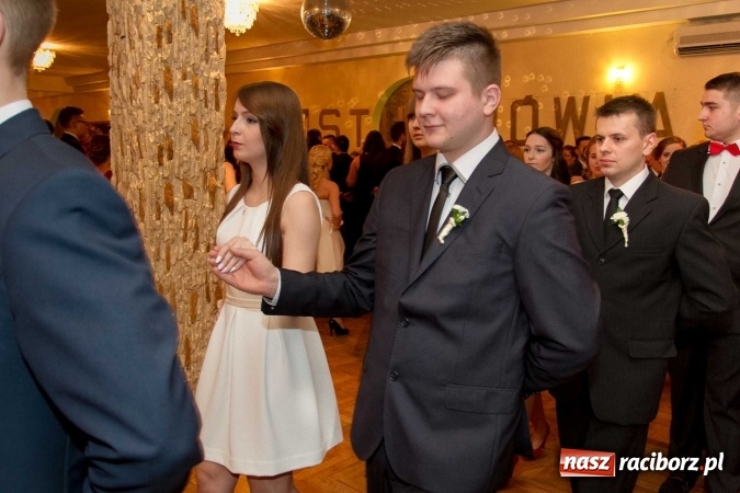 Zdjęcie w galerii na portalu naszraciborz.pl: Bal maturalny raciborskiego Ekonomika w Rogożanach FOTO i WIDEO wiadomości z regionu