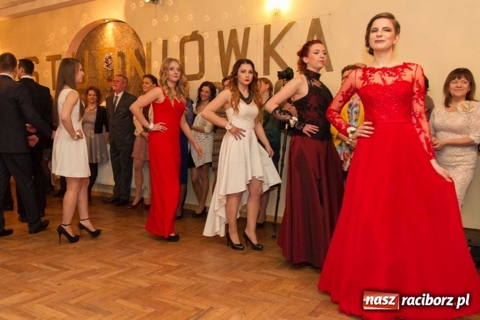Zdjęcie w galerii na portalu naszraciborz.pl: Bal maturalny raciborskiego Ekonomika w Rogożanach FOTO i WIDEO wiadomości z regionu