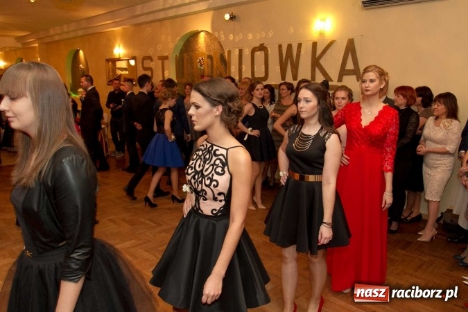Zdjęcie w galerii na portalu naszraciborz.pl: Bal maturalny raciborskiego Ekonomika w Rogożanach FOTO i WIDEO wiadomości z regionu