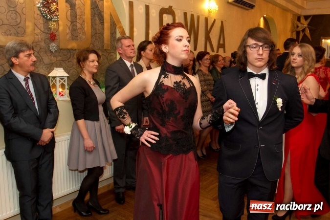 Zdjęcie w galerii na portalu naszraciborz.pl: Bal maturalny raciborskiego Ekonomika w Rogożanach FOTO i WIDEO wiadomości z regionu