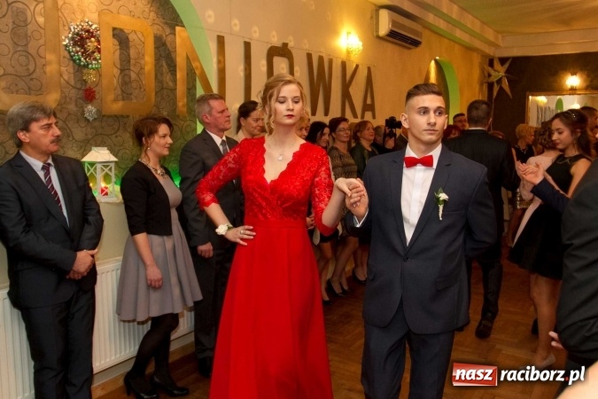 Zdjęcie w galerii na portalu naszraciborz.pl: Bal maturalny raciborskiego Ekonomika w Rogożanach FOTO i WIDEO wiadomości z regionu