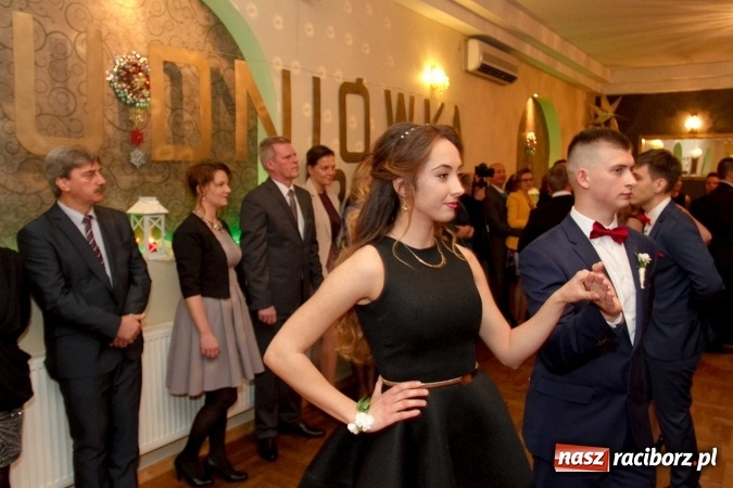Zdjęcie w galerii na portalu naszraciborz.pl: Bal maturalny raciborskiego Ekonomika w Rogożanach FOTO i WIDEO wiadomości z regionu