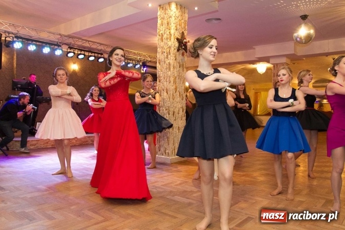 Zdjęcie w galerii na portalu naszraciborz.pl: Bal maturalny raciborskiego Ekonomika w Rogożanach FOTO i WIDEO wiadomości z regionu