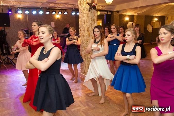 Zdjęcie w galerii na portalu naszraciborz.pl: Bal maturalny raciborskiego Ekonomika w Rogożanach FOTO i WIDEO wiadomości z regionu