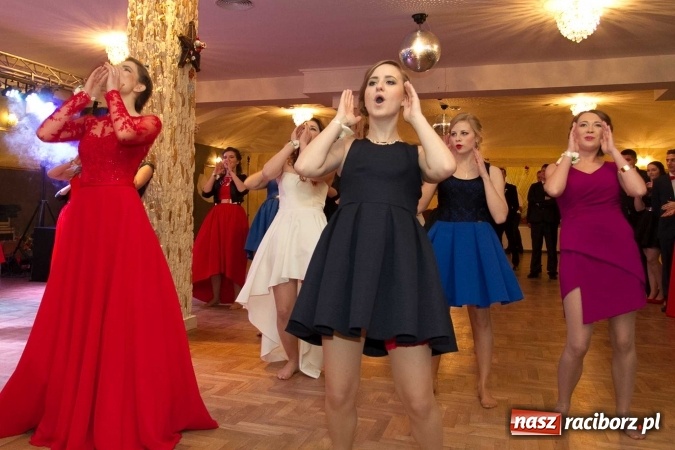 Zdjęcie w galerii na portalu naszraciborz.pl: Bal maturalny raciborskiego Ekonomika w Rogożanach FOTO i WIDEO wiadomości z regionu
