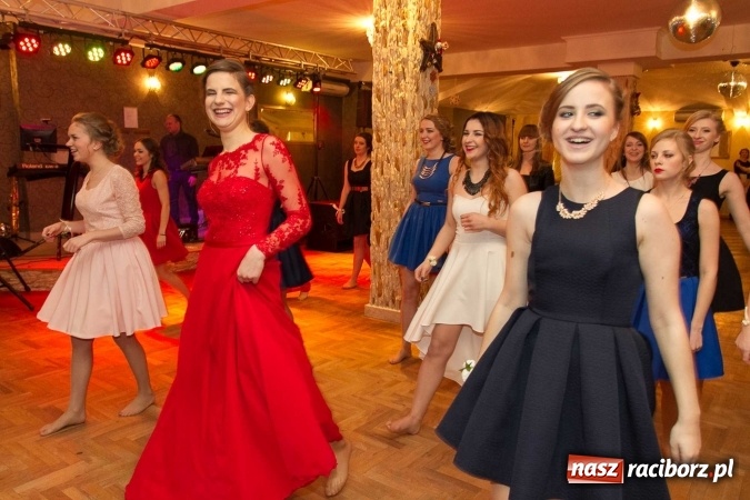 Zdjęcie w galerii na portalu naszraciborz.pl: Bal maturalny raciborskiego Ekonomika w Rogożanach FOTO i WIDEO wiadomości z regionu