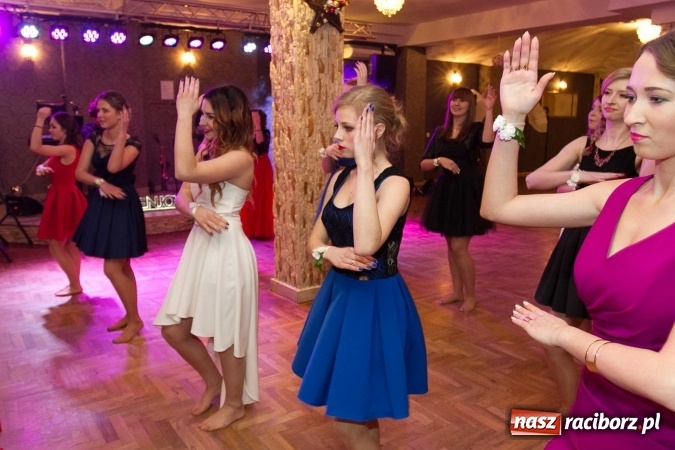 Zdjęcie w galerii na portalu naszraciborz.pl: Bal maturalny raciborskiego Ekonomika w Rogożanach FOTO i WIDEO wiadomości z regionu