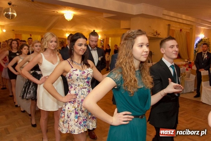 Zdjęcie w galerii na portalu naszraciborz.pl: Bal maturalny raciborskiego Ekonomika w Rogożanach FOTO i WIDEO wiadomości z regionu