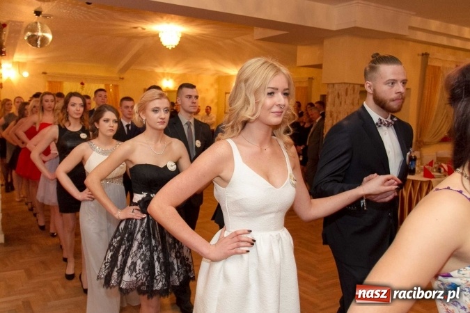 Zdjęcie w galerii na portalu naszraciborz.pl: Bal maturalny raciborskiego Ekonomika w Rogożanach FOTO i WIDEO wiadomości z regionu