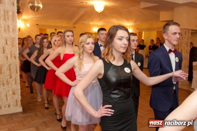 Zdjęcie w galerii na portalu naszraciborz.pl: Bal maturalny raciborskiego Ekonomika w Rogożanach FOTO i WIDEO wiadomości z regionu