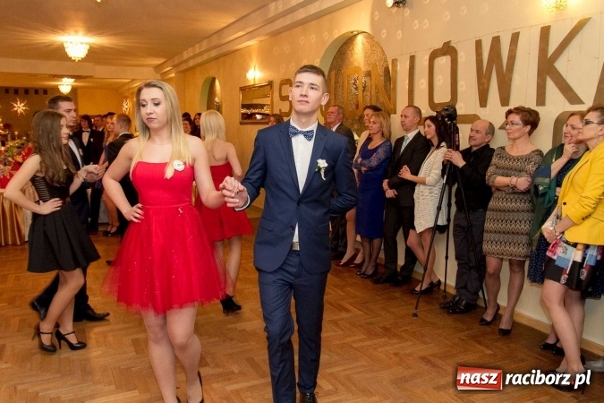 Zdjęcie w galerii na portalu naszraciborz.pl: Bal maturalny raciborskiego Ekonomika w Rogożanach FOTO i WIDEO wiadomości z regionu