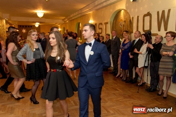 Zdjęcie w galerii na portalu naszraciborz.pl: Bal maturalny raciborskiego Ekonomika w Rogożanach FOTO i WIDEO wiadomości z regionu