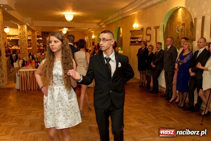 Zdjęcie w galerii na portalu naszraciborz.pl: Bal maturalny raciborskiego Ekonomika w Rogożanach FOTO i WIDEO wiadomości z regionu