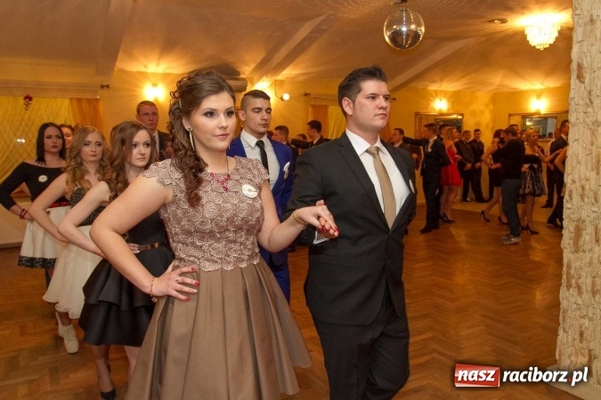 Zdjęcie w galerii na portalu naszraciborz.pl: Bal maturalny raciborskiego Ekonomika w Rogożanach FOTO i WIDEO wiadomości z regionu