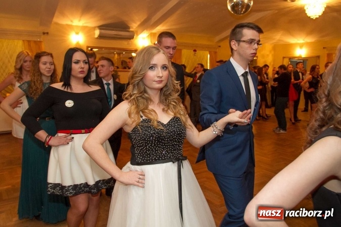 Zdjęcie w galerii na portalu naszraciborz.pl: Bal maturalny raciborskiego Ekonomika w Rogożanach FOTO i WIDEO wiadomości z regionu