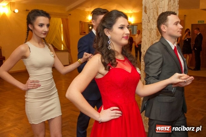 Zdjęcie w galerii na portalu naszraciborz.pl: Bal maturalny raciborskiego Ekonomika w Rogożanach FOTO i WIDEO wiadomości z regionu