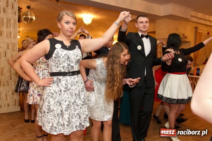 Zdjęcie w galerii na portalu naszraciborz.pl: Bal maturalny raciborskiego Ekonomika w Rogożanach FOTO i WIDEO wiadomości z regionu