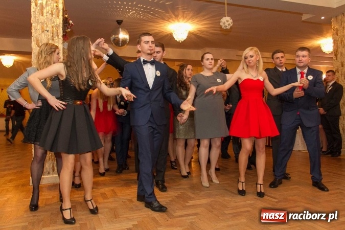 Zdjęcie w galerii na portalu naszraciborz.pl: Bal maturalny raciborskiego Ekonomika w Rogożanach FOTO i WIDEO wiadomości z regionu