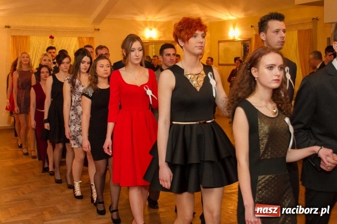 Zdjęcie w galerii na portalu naszraciborz.pl: Bal maturalny raciborskiego Ekonomika w Rogożanach FOTO i WIDEO wiadomości z regionu