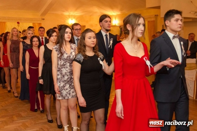 Zdjęcie w galerii na portalu naszraciborz.pl: Bal maturalny raciborskiego Ekonomika w Rogożanach FOTO i WIDEO wiadomości z regionu