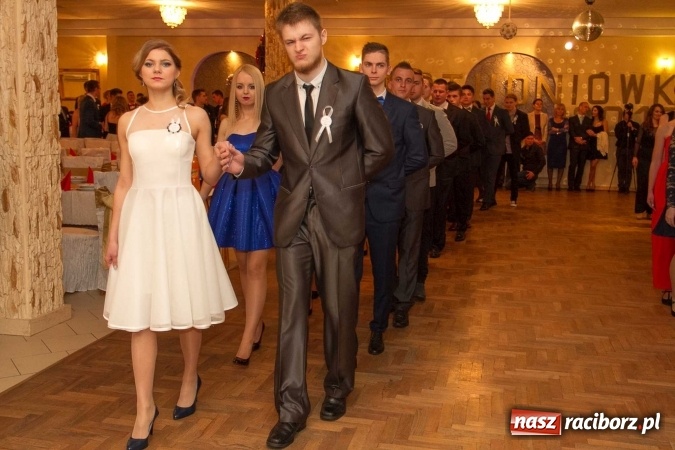 Zdjęcie w galerii na portalu naszraciborz.pl: Bal maturalny raciborskiego Ekonomika w Rogożanach FOTO i WIDEO wiadomości z regionu
