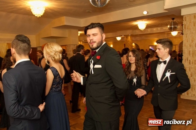 Zdjęcie w galerii na portalu naszraciborz.pl: Bal maturalny raciborskiego Ekonomika w Rogożanach FOTO i WIDEO wiadomości z regionu