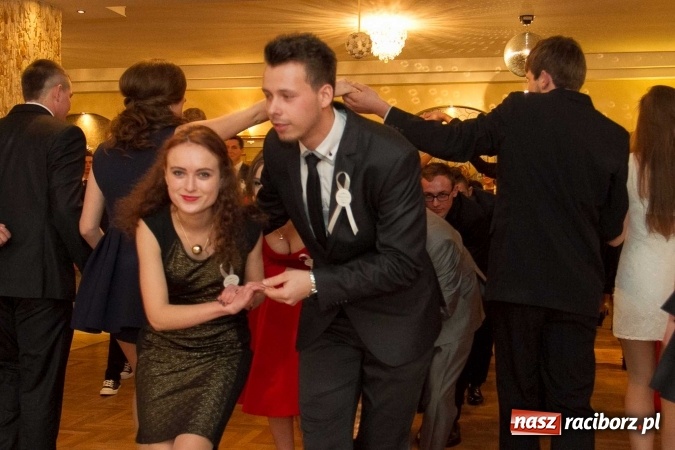 Zdjęcie w galerii na portalu naszraciborz.pl: Bal maturalny raciborskiego Ekonomika w Rogożanach FOTO i WIDEO wiadomości z regionu