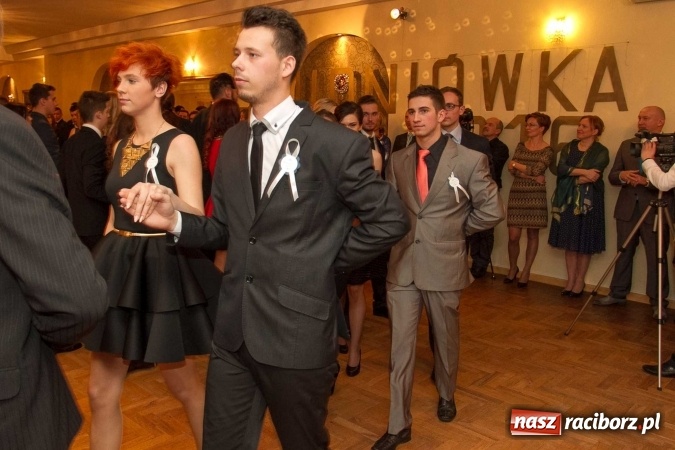Zdjęcie w galerii na portalu naszraciborz.pl: Bal maturalny raciborskiego Ekonomika w Rogożanach FOTO i WIDEO wiadomości z regionu