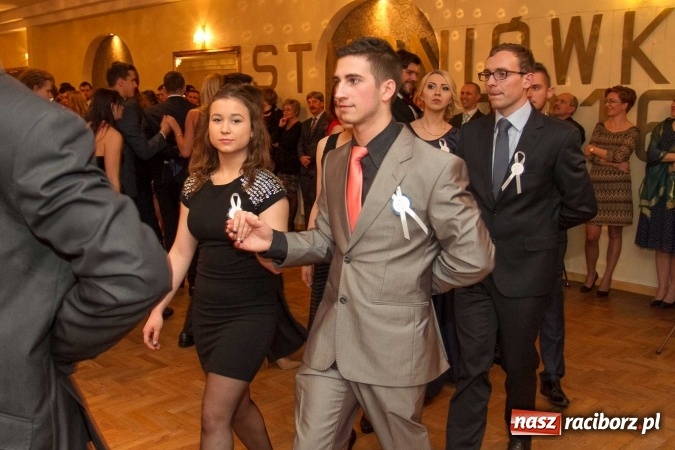 Zdjęcie w galerii na portalu naszraciborz.pl: Bal maturalny raciborskiego Ekonomika w Rogożanach FOTO i WIDEO wiadomości z regionu
