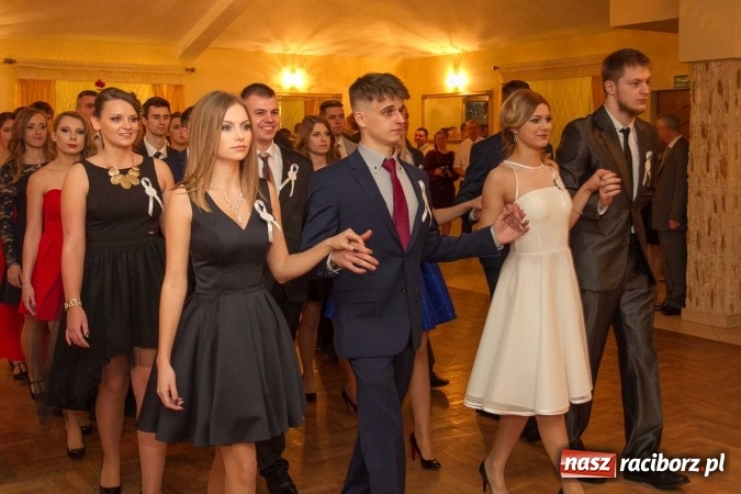 Zdjęcie w galerii na portalu naszraciborz.pl: Bal maturalny raciborskiego Ekonomika w Rogożanach FOTO i WIDEO wiadomości z regionu