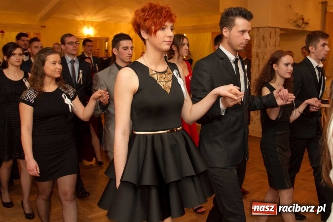 Zdjęcie w galerii na portalu naszraciborz.pl: Bal maturalny raciborskiego Ekonomika w Rogożanach FOTO i WIDEO wiadomości z regionu