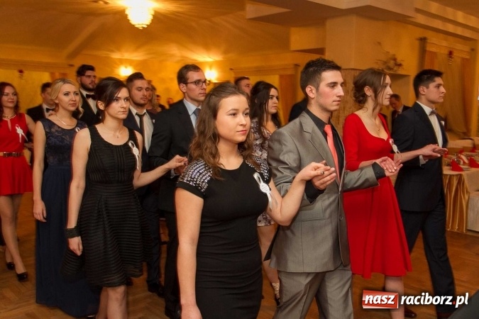 Zdjęcie w galerii na portalu naszraciborz.pl: Bal maturalny raciborskiego Ekonomika w Rogożanach FOTO i WIDEO wiadomości z regionu