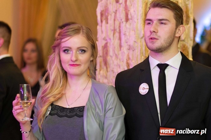 Zdjęcie w galerii na portalu naszraciborz.pl: Bal maturalny raciborskiego Ekonomika w Rogożanach FOTO i WIDEO wiadomości z regionu