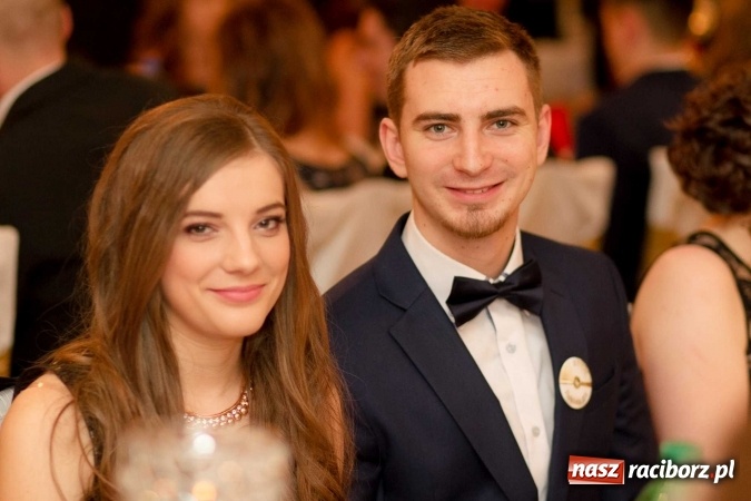 Zdjęcie w galerii na portalu naszraciborz.pl: Bal maturalny raciborskiego Ekonomika w Rogożanach FOTO i WIDEO wiadomości z regionu