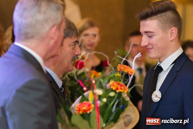 Zdjęcie w galerii na portalu naszraciborz.pl: Bal maturalny raciborskiego Ekonomika w Rogożanach FOTO i WIDEO wiadomości z regionu