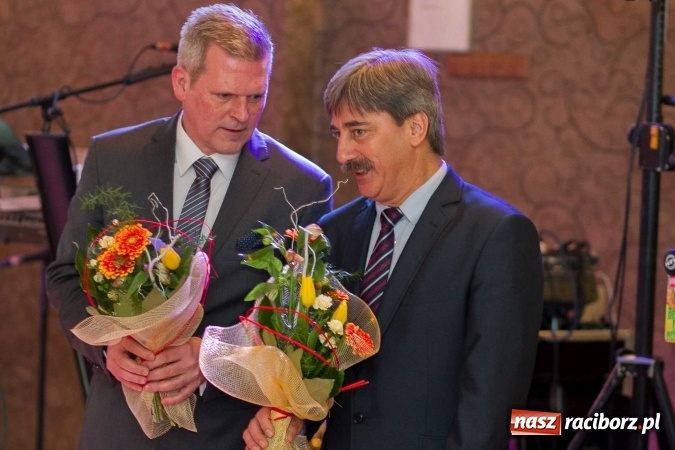 Zdjęcie w galerii na portalu naszraciborz.pl: Bal maturalny raciborskiego Ekonomika w Rogożanach FOTO i WIDEO wiadomości z regionu