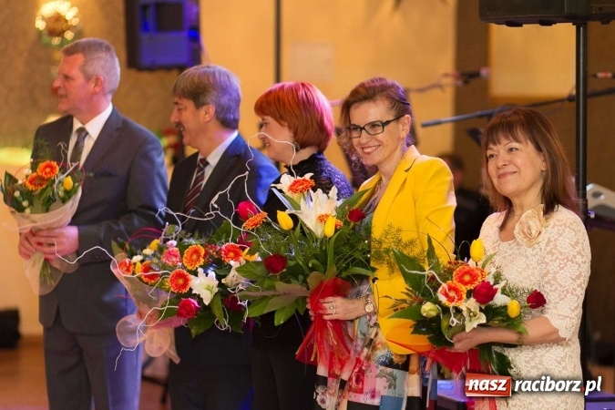 Zdjęcie w galerii na portalu naszraciborz.pl: Bal maturalny raciborskiego Ekonomika w Rogożanach FOTO i WIDEO wiadomości z regionu